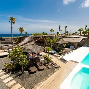 Resort De Arrieta Village - Yurts And Stone - Shared Pool - Walking Distance To Arrieta - Off Grid, Tabayesco